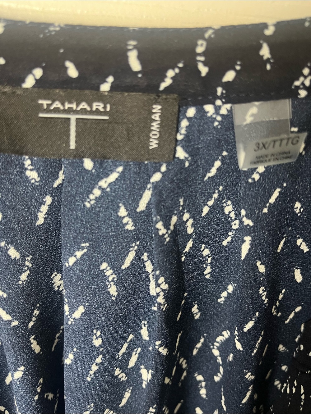Tahari Navy Printed V-Neck Buttonless Blouse - Picture 2 of 4